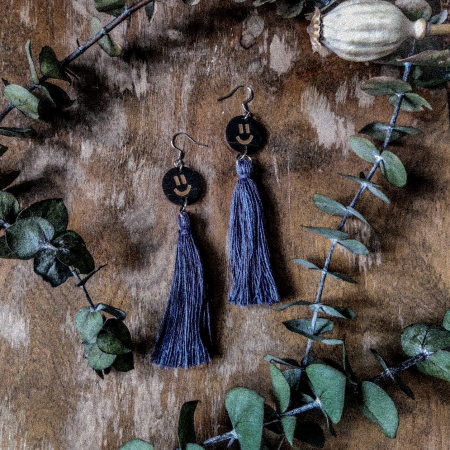 BEAH-korvakorut erivärisillä tupsuilla