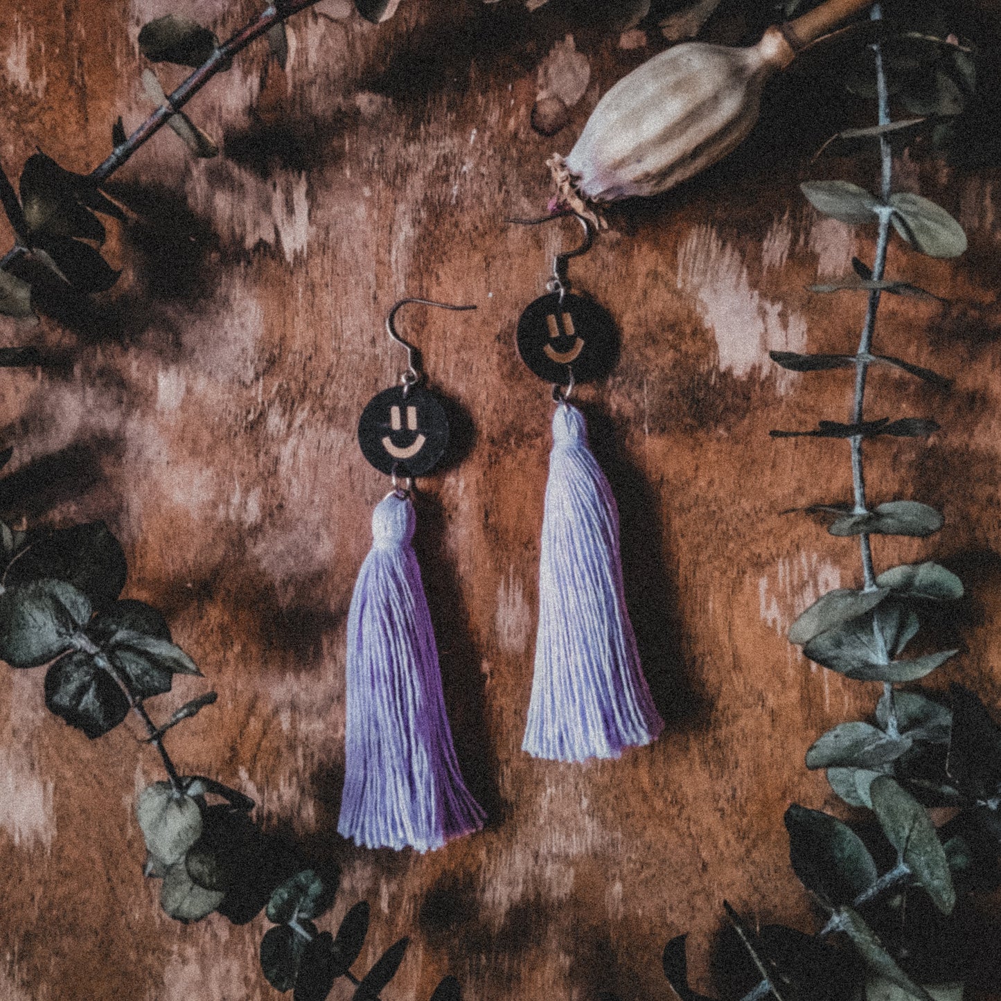 BEAH-korvakorut erivärisillä tupsuilla