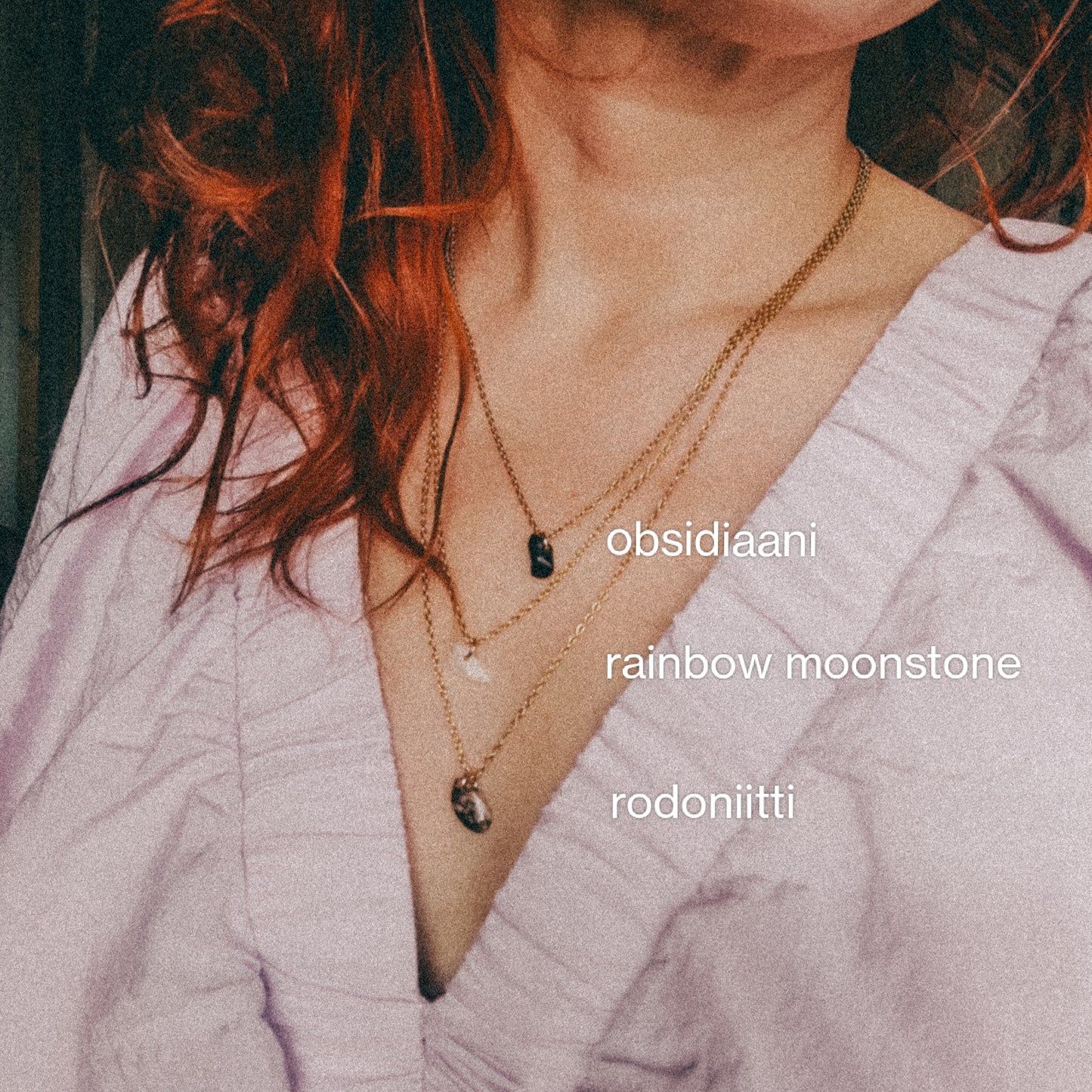 AMARA-kaulakoru, valkoinen kuukivi ´rainbow moonstone´, hopeanvärinen